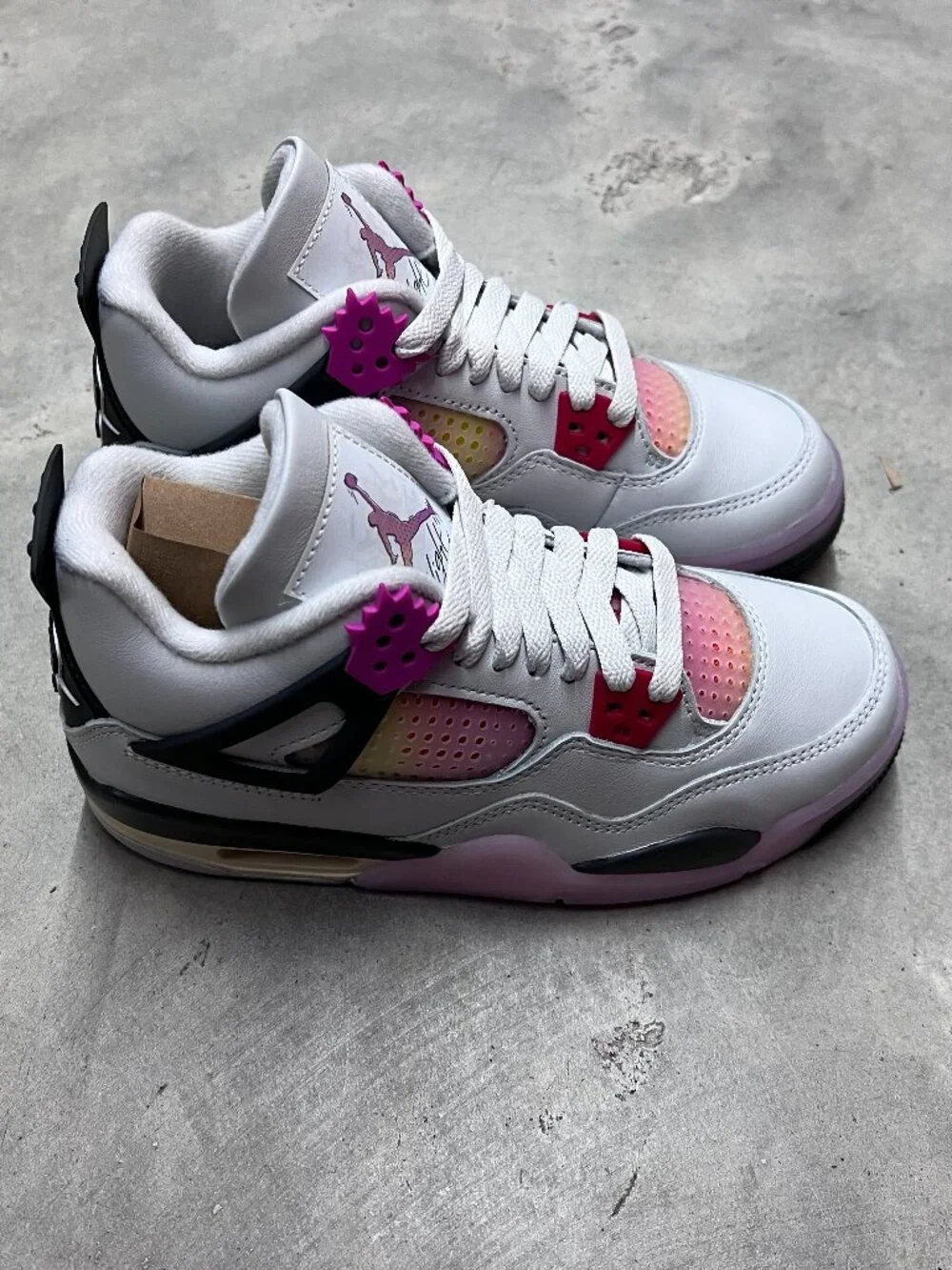 Air Jordan 4 Retro Comic Kid's GS Low White Grey Pink IO2361 100 - New